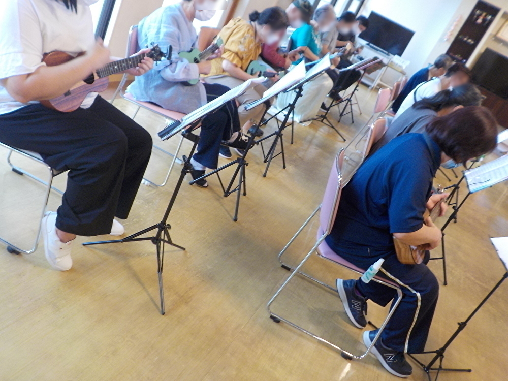 長崎　道ノ尾病院　精神科　デイケア　　　ウクレレ教室