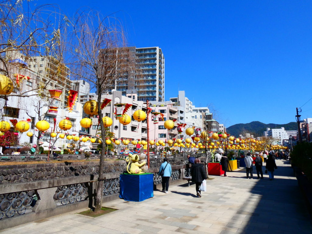 長崎　精神科　道ノ尾病院　デイケア　ランタンフェスティバル　中島川　眼鏡橋　観光　ランタン　黄色