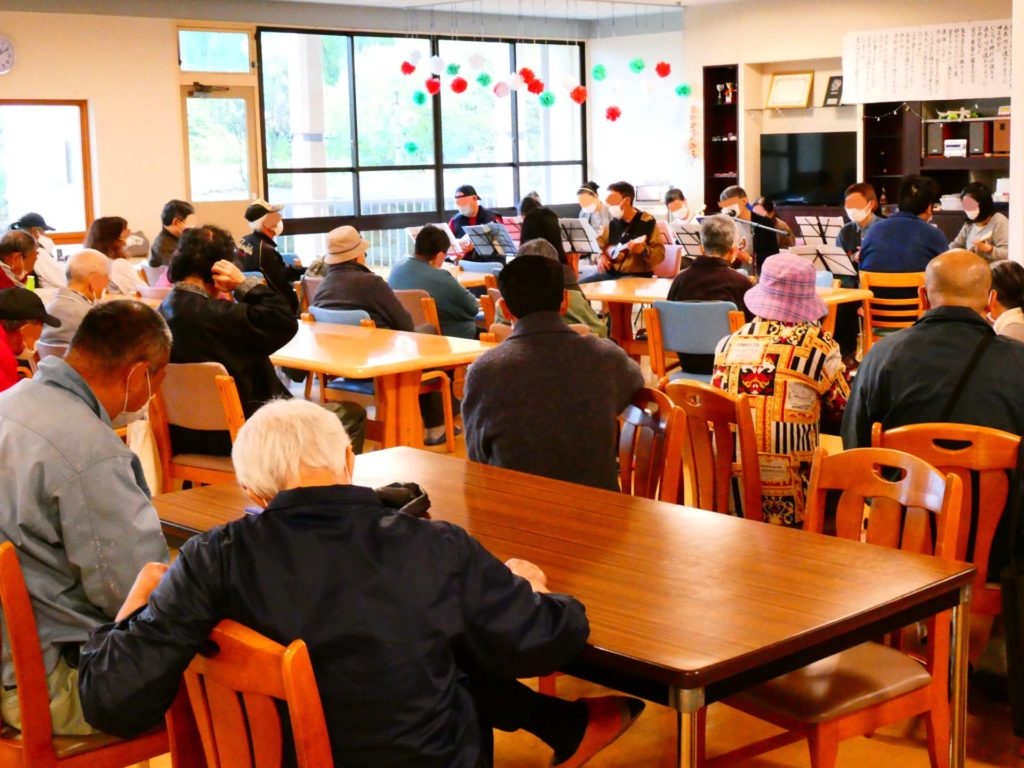 長崎　精神科　デイケア　道ノ尾病院　春　桜　お茶会　抹茶　イベント　ウクレレ　ウクレレ教室